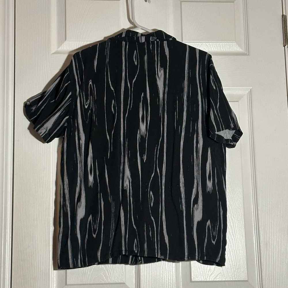 Button up - Picture 2 of 3